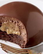 Десерт Шоколадная бомба на сливках