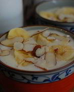 Йогуртовый десерт с бананами и миндалем