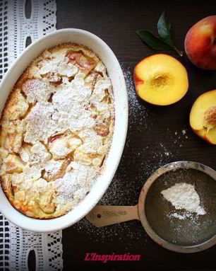 Клафути с персиками и миндалем