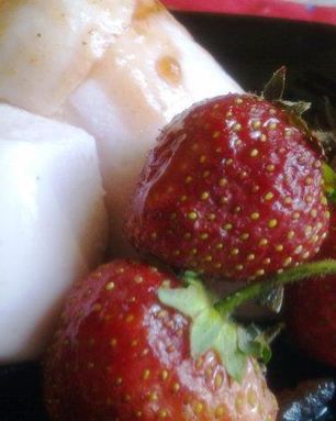 Клубничная панна котта с соусом