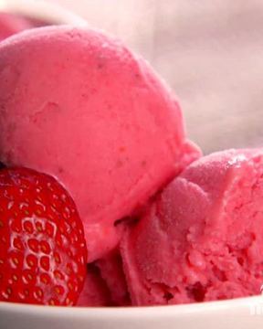 Клубничный замороженный йогурт