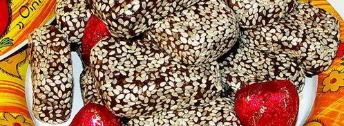 конфетки из чернослива, грецких орехов и шоколада. Шаг 3