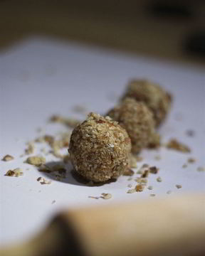 Конфеты из фундука и сухофруктов