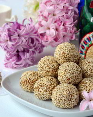 Конфеты из киноа с арахисовой пастой