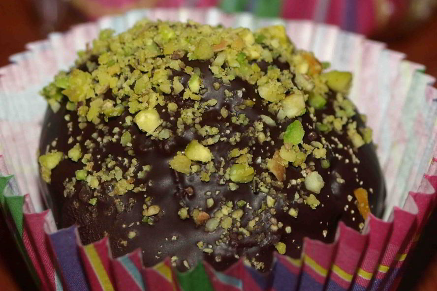 Рецепт конфеты из миндальной муки с фисташками и клюквой