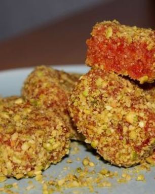 Конфеты из сушеного кизила с миндалем