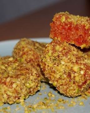 Конфеты из сушеного кизила с миндалем