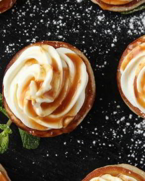 Банановые блинчики с кремом и карамелью