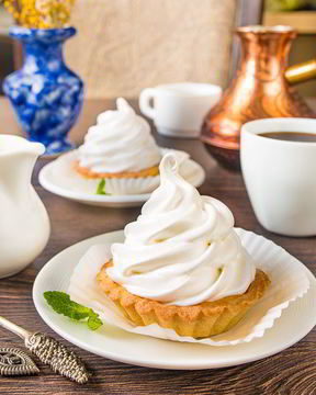 Корзиночки с белковым кремом