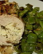 Куриные грудки, фаршированные крем-чизом Филадельфия, фетой и ароматными травами