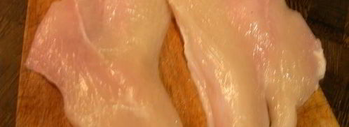 куриные грудки, фаршированные крем-чизом филадельфия, фетой и ароматными травами. Шаг 2