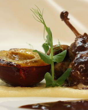 Перепелка запеченная со сливовым соусом и кремом из пастернака