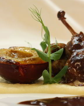 Перепелка запеченная со сливовым соусом и кремом из пастернака