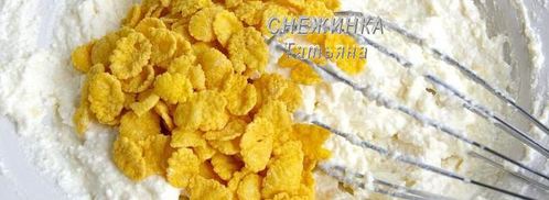 рулет из овсяных хлопьев с творожно-малиновой начинкой и кремом. Шаг 11