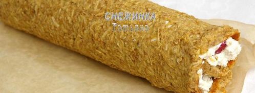 рулет из овсяных хлопьев с творожно-малиновой начинкой и кремом. Шаг 13