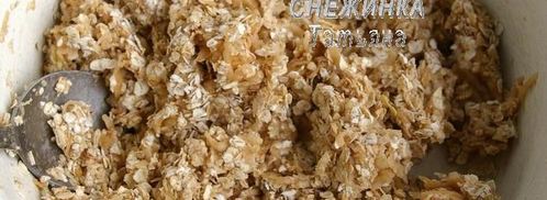 рулет из овсяных хлопьев с творожно-малиновой начинкой и кремом. Шаг 4