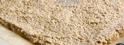 рулет из овсяных хлопьев с творожно-малиновой начинкой и кремом. Шаг 6