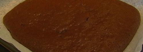 шоколадный рулет с малиновым кремом. Шаг 8