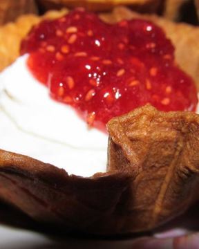 Вафельные корзинки с творожно-сливочным кремом