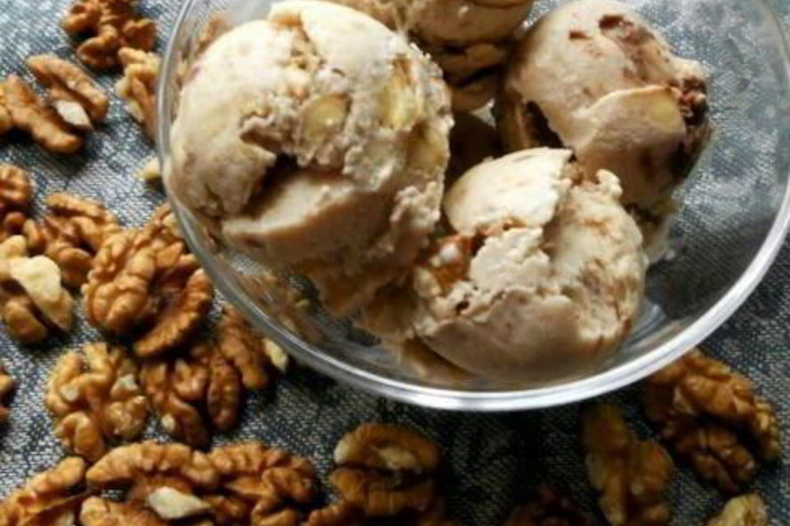 Рецепт банановое мороженое с шоколадом и грецким орехом