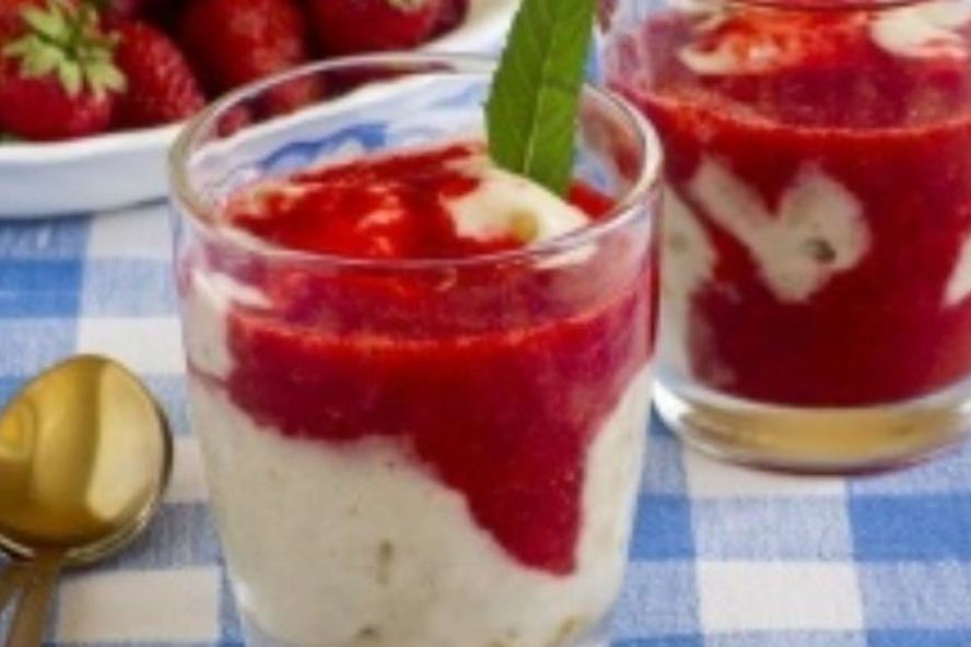 Рецепт десерт из клубники и замороженого банана