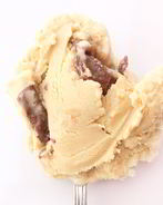 Карамельное мороженое с кусочками Snickers