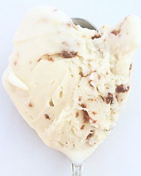 Мороженое с бейлисом, бренди и крошкой молочного шоколада