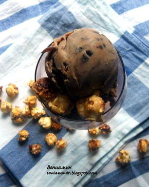 Мороженое с попкорном и вареной сгущенкой