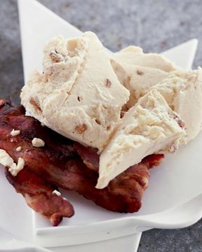 Мороженое со сладким беконом