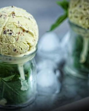 Мятное мороженое с шоколадом