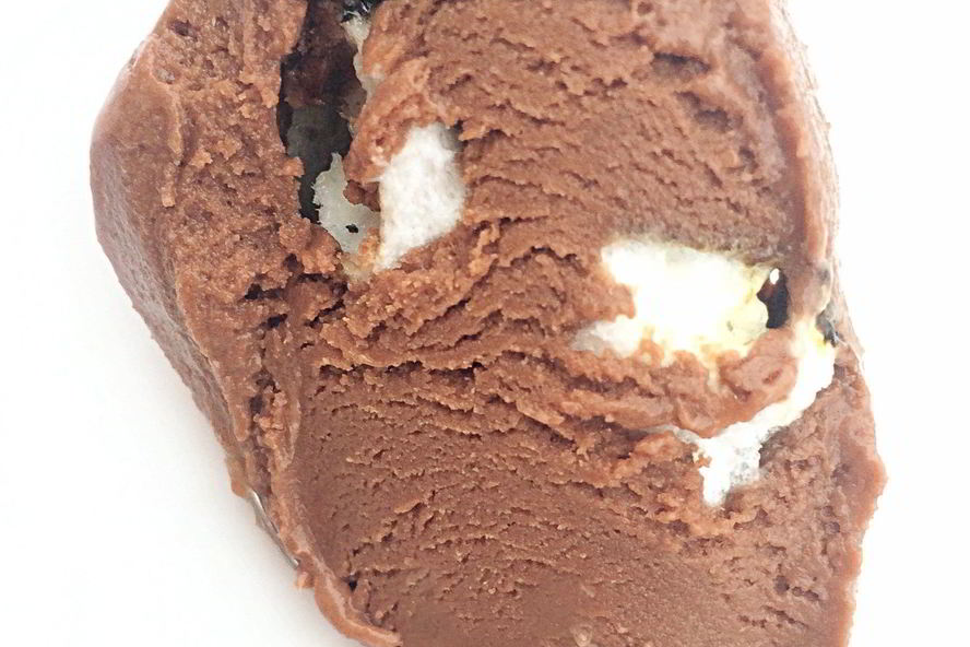 Рецепт шоколадное мороженое с опаленными маршмэллоу