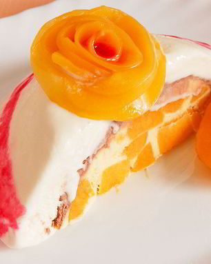 Торт-мороженое с консервированными персиками