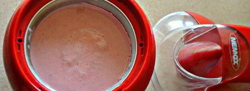 творожно-клубничное мороженое с кусочками шоколада. Шаг 3