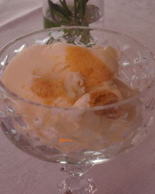 Ванильное мороженое с абрикосами