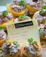 Мусс из тунца на абрикосах