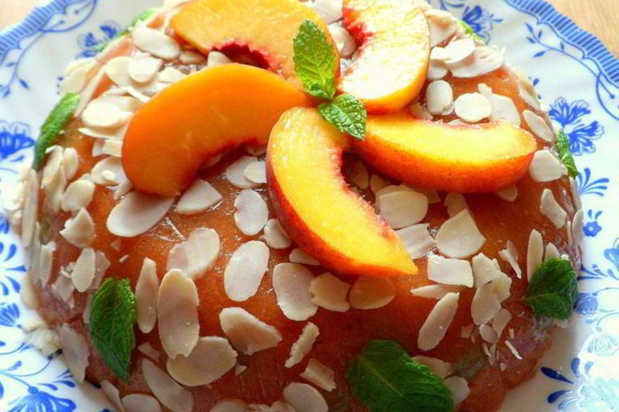 Рецепт персиковый мусс-желе с виноградом и лепестками миндаля