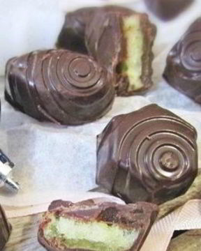 Шоколадные конфеты с персиковым муссом