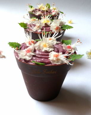 Шоколадные стаканчики с черничным муссом и бисквитом