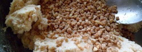 шоколадные стаканчики с черничным муссом и бисквитом. Шаг 6