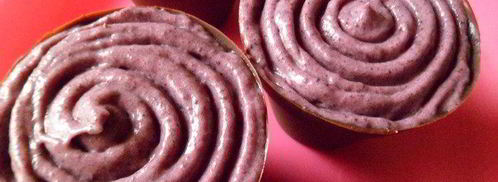 шоколадные стаканчики с черничным муссом и бисквитом. Шаг 12