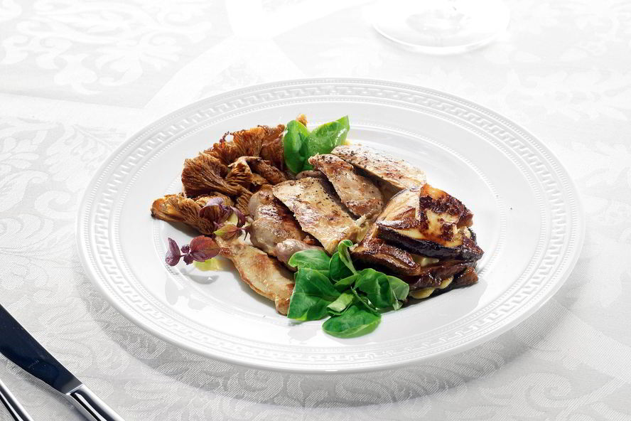 Рецепт цесарка с лисичками, белыми грибами и муссом из пастернака