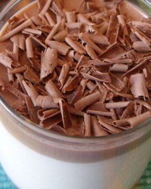 Творожный мусс с ореховой нугой и шоколадным марципаном