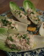 Закуска из цикория с куриным муссом и тархуном