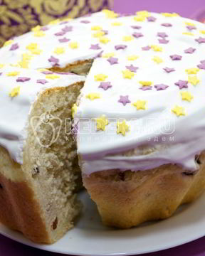 Вкусный пасхальный кулич с изюмом