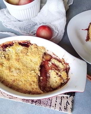 Пряный персиковый крамбл