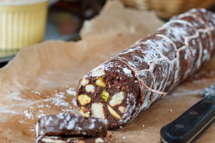 Рецепт шоколадная колбаса с ромом и фисташками