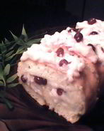 Бисквитный рулет с брусничным суфле