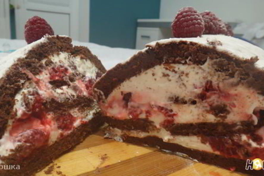 Рецепт рулет из шоколадного суфле с малиной