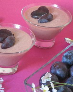 Суфле из слив со сгущенным молоком