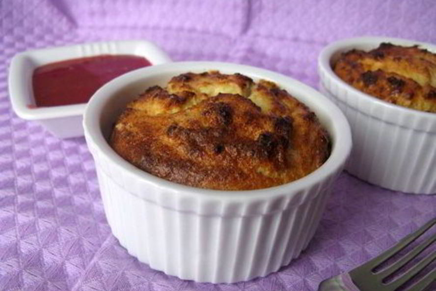 Рецепт творожное суфле с бананами и клубничным соусом